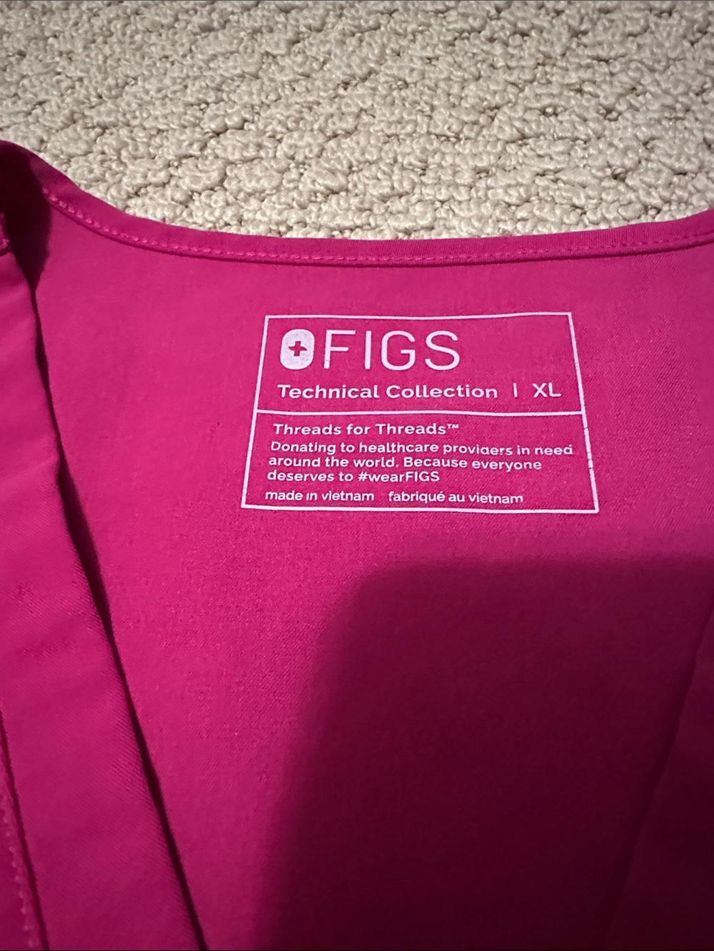FIGS Women's V-Neck Scrub Casma Top in Raspberry Sorbet XL - Picture 2 of 3